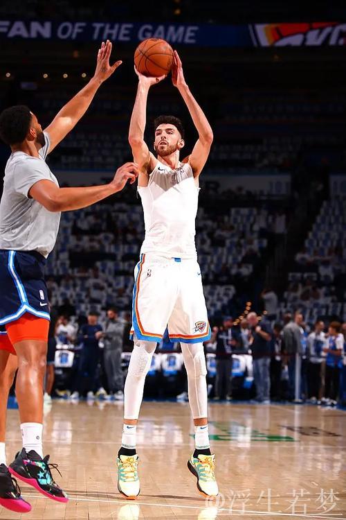 霍姆格伦以虎纹KD18亮相拉斯维加斯训练,开启新篇章! 霍姆格伦以虎纹KD18亮相拉斯维加斯训练,开启新篇章!